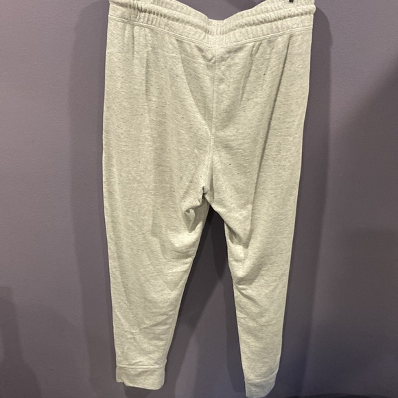 Woman’s size XL Champion Elite joggers in great condition.
ITEM#52 - Picture 5 of 6
